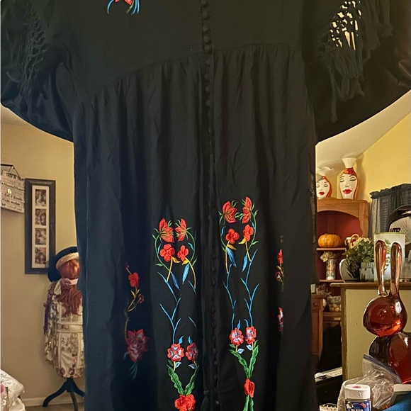 Fillyboo Black Maxi Dress with Vibrant Floral Embroidery (XL) - Picture 3 of 8